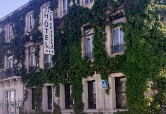 Le Ch  teau allows 18 year olds to book a room