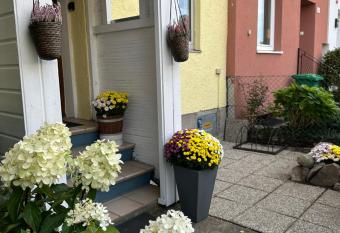 Family Home Green Paradise with Garden & free parking has Balcony rooms