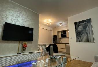 Apartman Samsara has rooms with a private hot tub