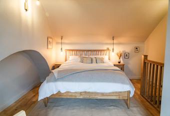 Benyon Street Townhouse has Balcony rooms