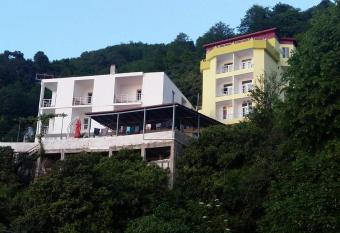 Akhmed Guest House has Balcony rooms