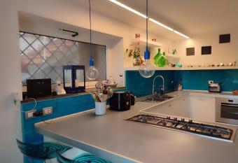 LE PLEIADI Appartamento con giardino has Balcony rooms