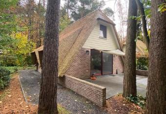 Kom tot rust midden de natuur! Top Locatie! Top Deal!! allows 18 year olds to book a room