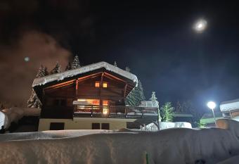 Chalet L AS DE CARROZ has Balcony rooms