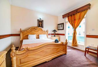 OYO 120 Concord International Hotel allows 18 year olds to book a room