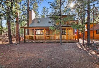 Tranquil Getaway in the Pines! w/Fire Pit & Grill! has Balcony rooms
