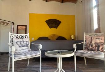 Casa Moka Amarilla allows 18 year olds to book a room