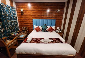 Stays By Four Season Travels has rooms with a private hot tub