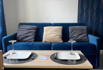 Le bleu velours has Balcony rooms