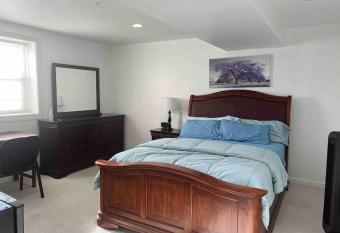 Suite A - Private Cozy, Spacious Suite With Private Bathroom allows 18 year olds to book a room