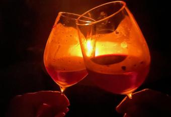 Espa  o Isha Canelinha allows 18 year olds to book a room