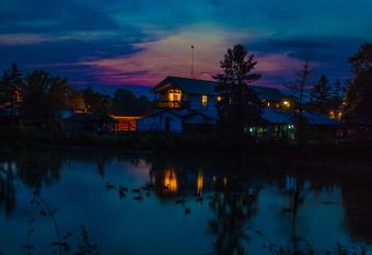 Safari Getaway has Balcony rooms