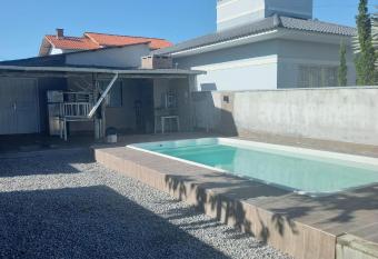 Casa de praia has Balcony rooms