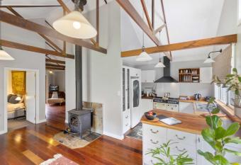 Romantic Lakeview & Breakfast Special! has Balcony rooms