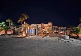 Enjoy your vacations in Luxe, Privacy & Peacefulness has rooms with a private hot tub