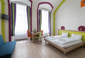 Amber Gardenview Studios allows 18 year olds to book a room