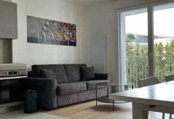 Appartement moderne    proximit   de Paris, Clichy has Balcony rooms