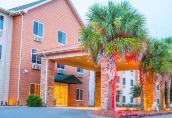 Wildwood Inn allows 18 year olds to book a room