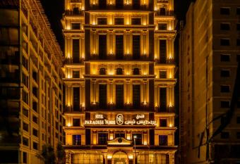 Paradise Nice Hotel Jeddah has rooms with a private hot tub