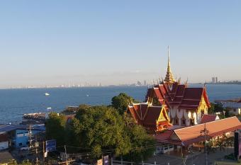 Apartment in Bang Saray center with panoramic view from sea to mountains has Balcony rooms