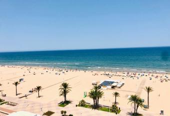 Apartamento primera linea con vistas al mar has Balcony rooms