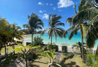 Charming 2 Bedroom Private House allows 18 year olds to book a room