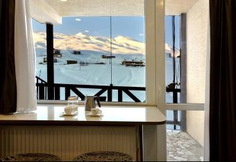 Pazuzu Top View has Balcony rooms