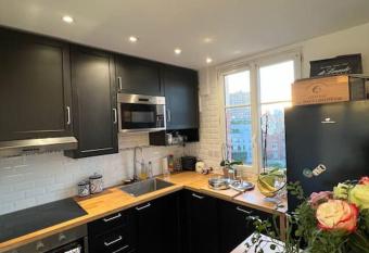 Vanves : 2 pi  ces lumineux aux portes de Paris allows 18 year olds to book a room