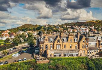 Braid Hills Hotel allows 18 year olds to book a room