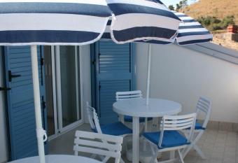 Victoria House Scopello has Balcony rooms