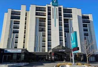 Luxury Boutique 2 Bedroom Condo - 1B allows 18 year olds to book a room