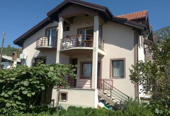Villa Kliment Pestani has Balcony rooms