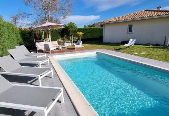 Ar  s, Villa Mapouchet, piscine has Balcony rooms