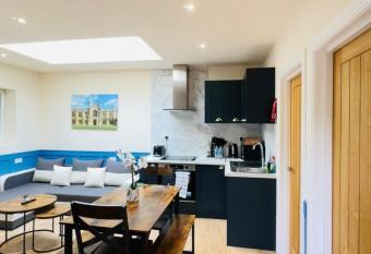 Deluxe Bungalow has rooms with a private hot tub