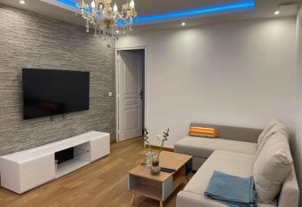 Appartement neuf 15 minutes pour Paris et Orly has Balcony rooms