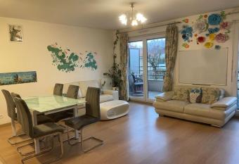 Appartement 3 chambres avec parking, pr  s d   Orly has Balcony rooms