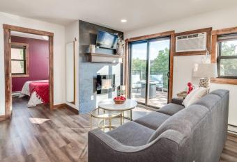 The Cove Guest House has Balcony rooms