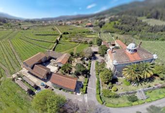 Casa Grande la Almui  a allows 18 year olds to book a room