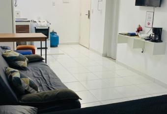 Apartamento kit net p   na areia allows 18 year olds to book a room
