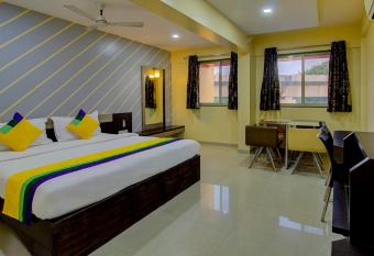 Itsy By Treebo - Prince Regency has Smoking rooms