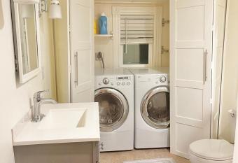 5STAR Close2BOSTON Private Stylish HOME +W/D+Wi-Fi has Balcony rooms