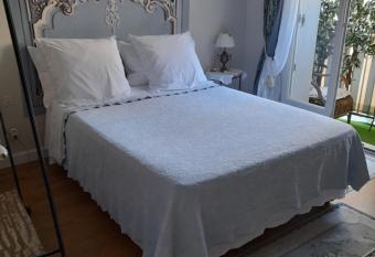 Chambre d h  tes au bord de mer allows 18 year olds to book a room