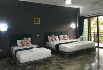 Baan Rai Phufah Resort Chiangrai has Balcony rooms