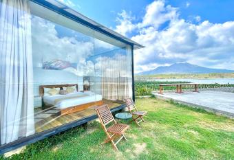 Double U Camp and Villa allows 18 year olds to book a room