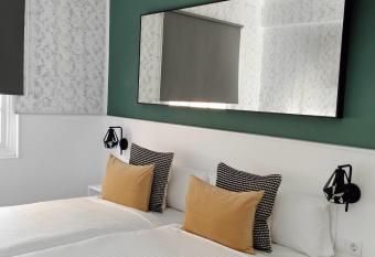 Room27 has Balcony rooms