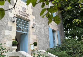 Le Presbyt  re     Maison Flore allows 18 year olds to book a room