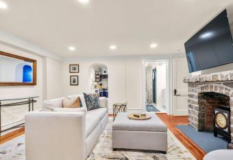 New2/2 Garden Apartment Historic allows 18 year olds to book a room