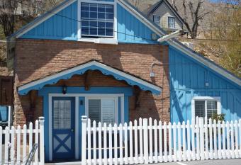 Sugarloaf Mountain Motel has Balcony rooms