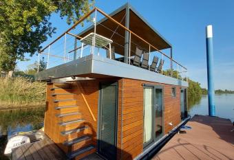 Riverboat-Rhein-Main Ferienloft has Balcony rooms