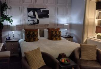 The Crown Inn - By Whitney Inns allows 18 year olds to book a room